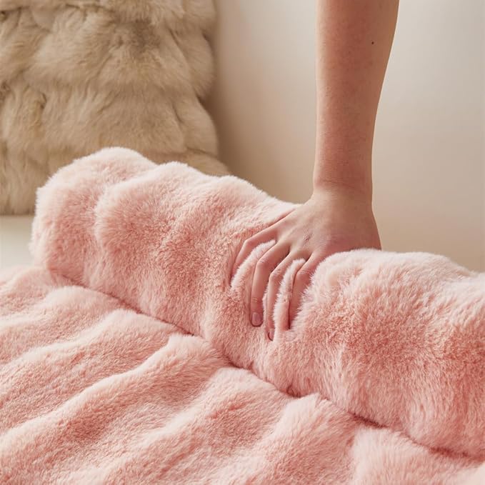 Calming Dog Bed Mat, Fluffy Fuzzy Couch Cover for Sofa, Winter Thickened Pet Mat with Anti-Slip Bottom Warm Soft Cushion Washable Pet Bed for Small Dogs and Cats (Pink, 90x90cm/35.4x35.4in)