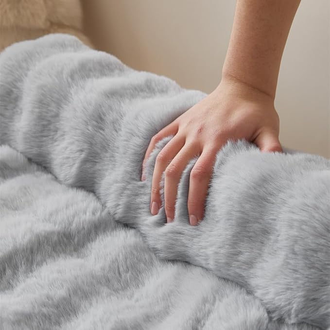 Calming Dog Bed Mat, Fluffy Fuzzy Couch Cover for Sofa, Winter Thickened Pet Mat with Anti-Slip Bottom Warm Soft Cushion Washable Pet Bed for Small Dogs and Cats (Light Gray, 90x90cm/35.4x35.4in)