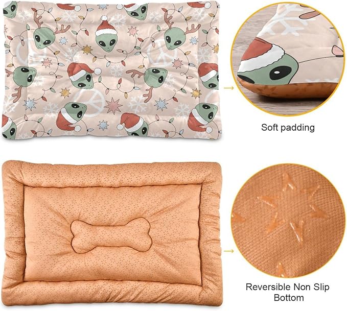 Retro Christmas Alien Pet Bed Cute Dog Bed Mat Absorbing Non Slip Pad Pet Sleeping Mat for Small, Medium, and Large Dogs Puppy Cat 24 in x 18 in