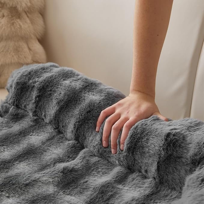 Calming Dog Bed Mat, Fluffy Fuzzy Couch Cover for Sofa, Winter Thickened Pet Mat with Anti-Slip Bottom Warm Soft Cushion Washable Pet Bed for Small Dogs and Cats (Gray, 75x75cm/29.5x29.5in)
