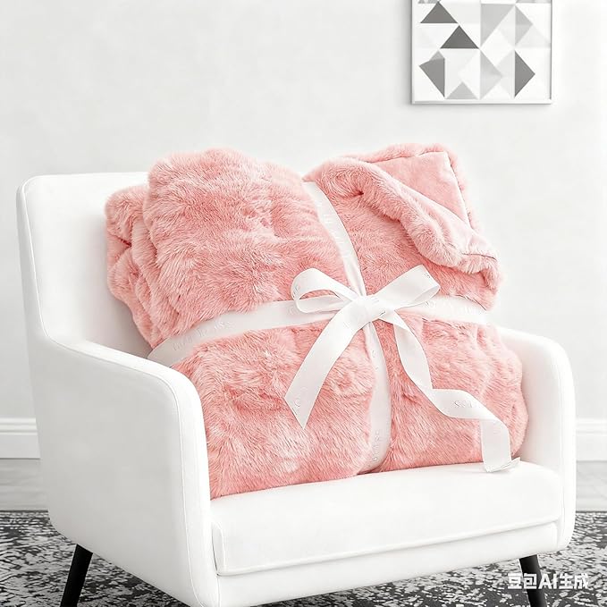 Waterproof Dog Blanket for Sofa Bed Couch, Couch Cover Blanket Fluffy Faux Rabbit Fur Reversible Furniture Protection, Pet Blanket for Medium Large Dogs Cats