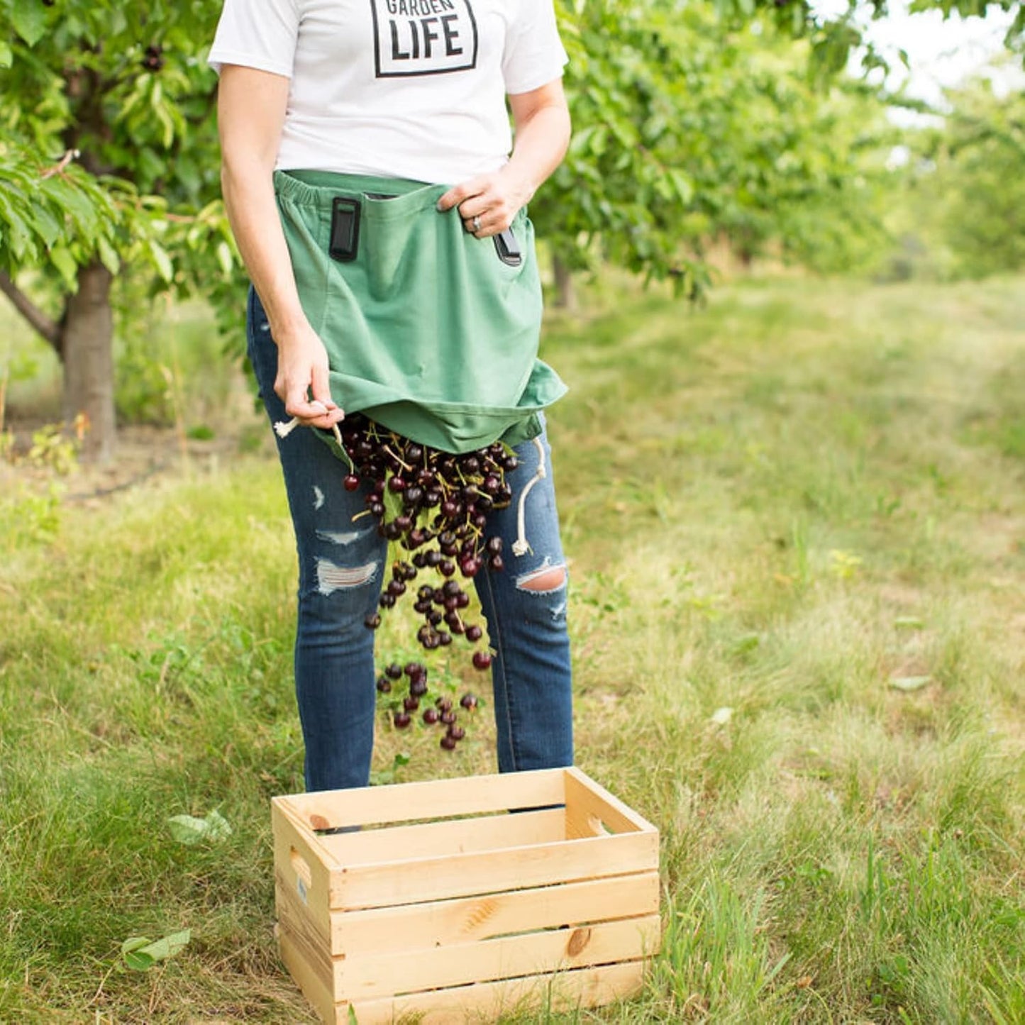 Roo Gardening Apron with Pockets & Harvesting, Picking Pouch - Adjustable, Water-resistant, Washable Canvas Cotton